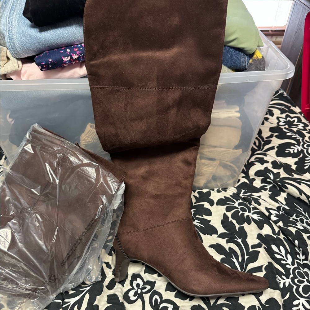 Chic Brown Suede Heeled Boots